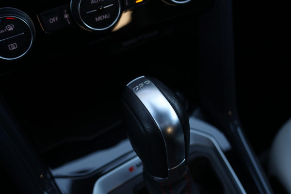 Volkswagen T-Roc 2.0 TSI 4Motion R-Line *Pano*Camera*Trekhaak*Virtual*DSG*