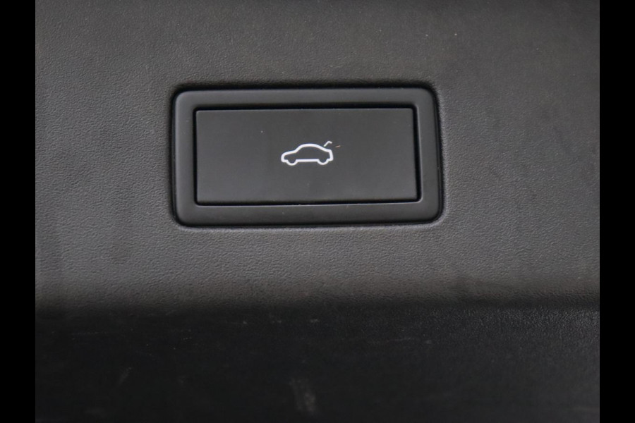 Volkswagen ID.4 First Max 77 kWh | Panoramadak | Stoelverwarming | Head-Up | Trekhaak | 360 Camera | Sfeerverlichting | Half leder | Matrix LED | Carplay | Adaptive cruise | Memory | Keyless | Massage