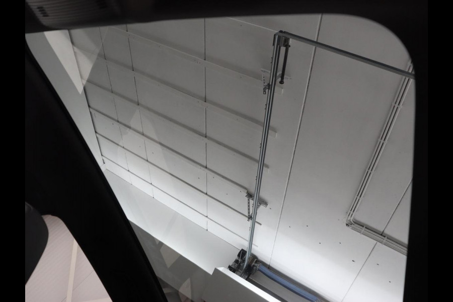 Volkswagen ID.4 First Max 77 kWh | Panoramadak | Stoelverwarming | Head-Up | Trekhaak | 360 Camera | Sfeerverlichting | Half leder | Matrix LED | Carplay | Adaptive cruise | Memory | Keyless | Massage