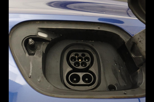 Volkswagen ID.4 First Max 77 kWh | Panoramadak | Stoelverwarming | Head-Up | Trekhaak | 360 Camera | Sfeerverlichting | Half leder | Matrix LED | Carplay | Adaptive cruise | Memory | Keyless | Massage