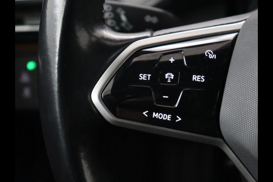 Volkswagen ID.4 First Max 77 kWh | Panoramadak | Stoelverwarming | Head-Up | Trekhaak | 360 Camera | Sfeerverlichting | Half leder | Matrix LED | Carplay | Adaptive cruise | Memory | Keyless | Massage