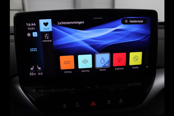 Volkswagen ID.4 First Max 77 kWh | Panoramadak | Stoelverwarming | Head-Up | Trekhaak | 360 Camera | Sfeerverlichting | Half leder | Matrix LED | Carplay | Adaptive cruise | Memory | Keyless | Massage
