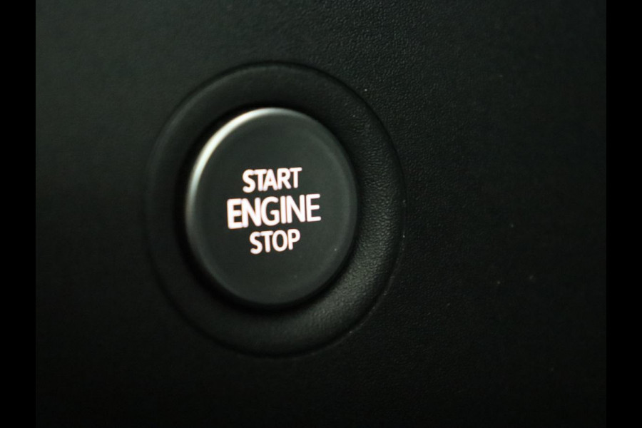 Volkswagen ID.4 First Max 77 kWh | Panoramadak | Stoelverwarming | Head-Up | Trekhaak | 360 Camera | Sfeerverlichting | Half leder | Matrix LED | Carplay | Adaptive cruise | Memory | Keyless | Massage