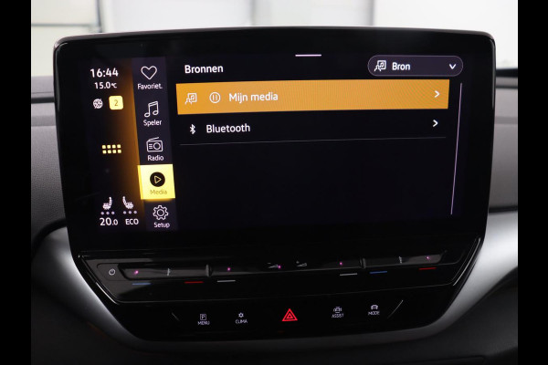 Volkswagen ID.4 First Max 77 kWh | Panoramadak | Stoelverwarming | Head-Up | Trekhaak | 360 Camera | Sfeerverlichting | Half leder | Matrix LED | Carplay | Adaptive cruise | Memory | Keyless | Massage