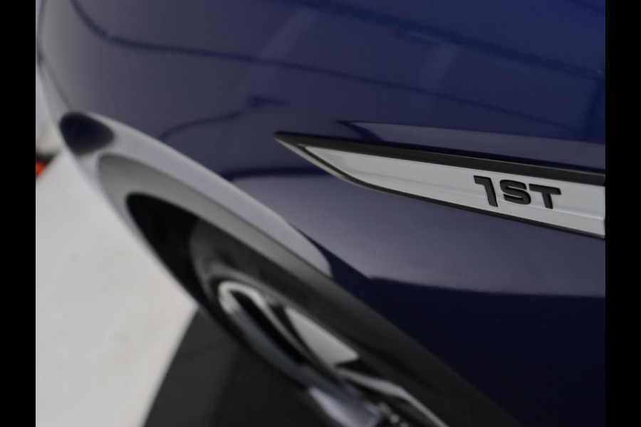 Volkswagen ID.4 First Max 77 kWh | Panoramadak | Stoelverwarming | Head-Up | Trekhaak | 360 Camera | Sfeerverlichting | Half leder | Matrix LED | Carplay | Adaptive cruise | Memory | Keyless | Massage