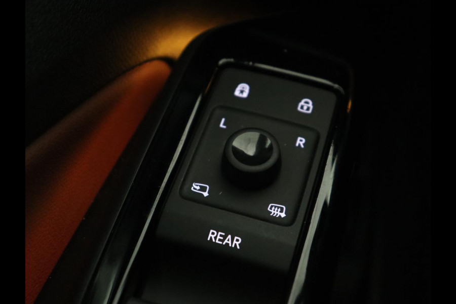 Volkswagen ID.4 First Max 77 kWh | Panoramadak | Stoelverwarming | Head-Up | Trekhaak | 360 Camera | Sfeerverlichting | Half leder | Matrix LED | Carplay | Adaptive cruise | Memory | Keyless | Massage