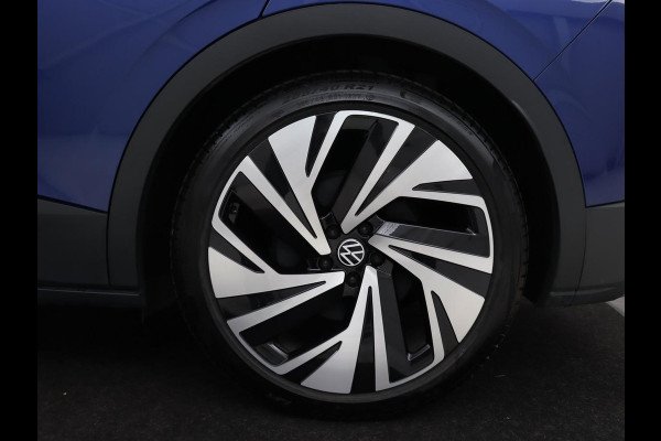 Volkswagen ID.4 First Max 77 kWh | Panoramadak | Stoelverwarming | Head-Up | Trekhaak | 360 Camera | Sfeerverlichting | Half leder | Matrix LED | Carplay | Adaptive cruise | Memory | Keyless | Massage