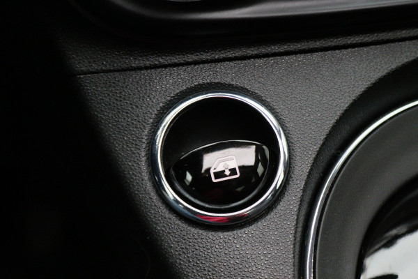 Fiat 500 1.2 Automaat Panoramadak, Cruise, Apple Carplay, Climate, Xenon, PDC, DAB, 16''