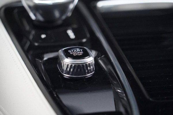 Volvo S90 2.0 T8 AWD Inscription / Luchtvering / Facelift / SOH 99% / Bowers & Wilkins / NL-Auto / Incl BTW / Trekhaak / Bomvol!