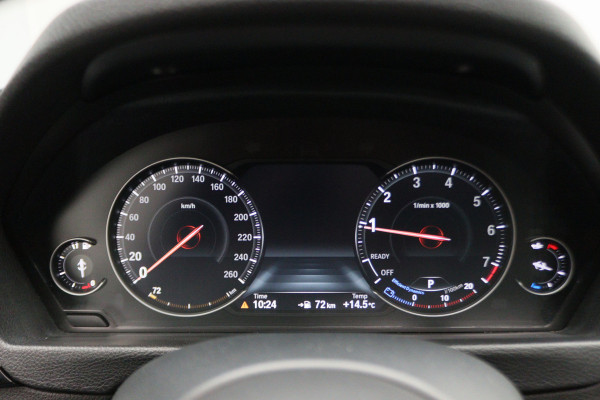 BMW 3 Serie Touring 318i M Sport Edition Leer, Panoramadak, Camera, Navigatie, Bluetooth, Verwarmde Stoelen, 18''