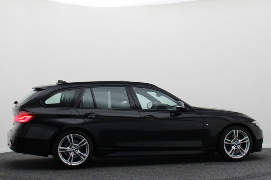 BMW 3 Serie Touring 318i M Sport Edition Leer, Panoramadak, Camera, Navigatie, Bluetooth, Verwarmde Stoelen, 18''