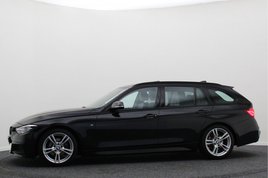 BMW 3 Serie Touring 318i M Sport Edition Leer, Panoramadak, Camera, Navigatie, Bluetooth, Verwarmde Stoelen, 18''