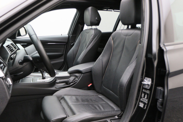 BMW 3 Serie Touring 318i M Sport Edition Leer, Panoramadak, Camera, Navigatie, Bluetooth, Verwarmde Stoelen, 18''
