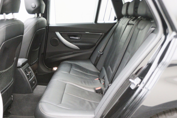 BMW 3 Serie Touring 318i M Sport Edition Leer, Panoramadak, Camera, Navigatie, Bluetooth, Verwarmde Stoelen, 18''