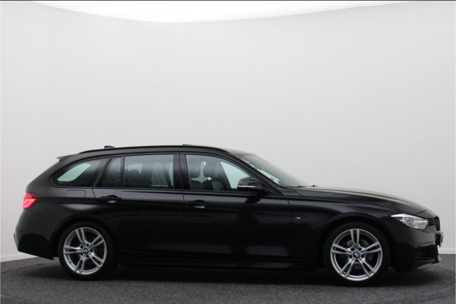 BMW 3 Serie Touring 318i M Sport Edition Leer, Panoramadak, Camera, Navigatie, Bluetooth, Verwarmde Stoelen, 18''