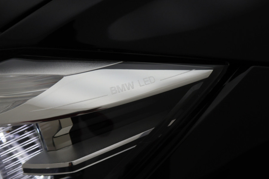 BMW 3 Serie Touring 318i M Sport Edition Leer, Panoramadak, Camera, Navigatie, Bluetooth, Verwarmde Stoelen, 18''