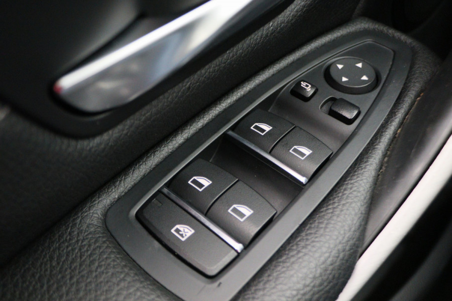 BMW 3 Serie Touring 318i M Sport Edition Leer, Panoramadak, Camera, Navigatie, Bluetooth, Verwarmde Stoelen, 18''