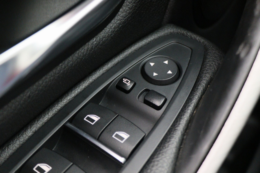 BMW 3 Serie Touring 318i M Sport Edition Leer, Panoramadak, Camera, Navigatie, Bluetooth, Verwarmde Stoelen, 18''