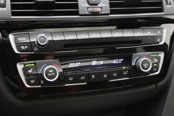 BMW 3 Serie Touring 318i M Sport Edition Leer, Panoramadak, Camera, Navigatie, Bluetooth, Verwarmde Stoelen, 18''