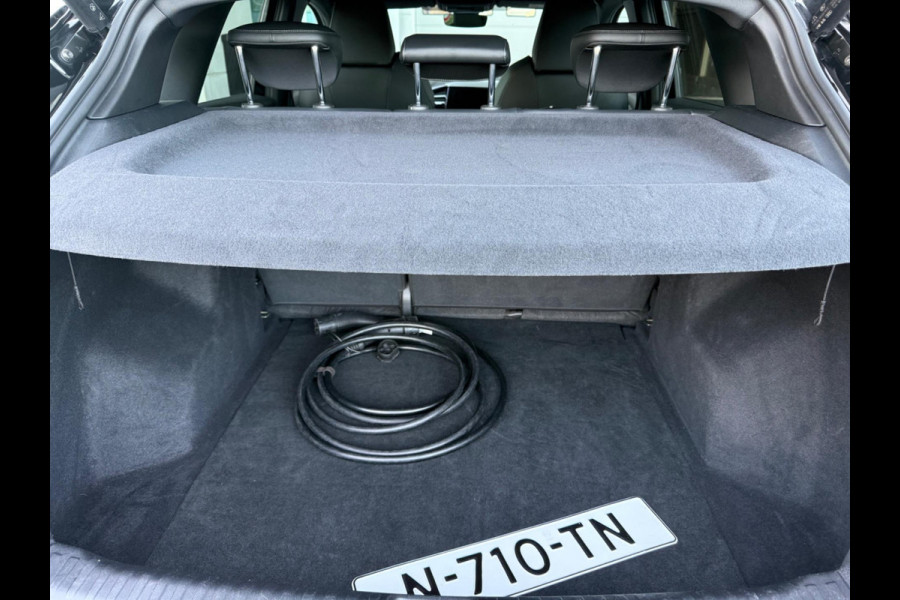 Audi Q4 e-tron 40 S edition 77 kWh, 2 X S-LINE, soh 97%, electr trekhaak, achteruitrijcamera, , 1 e eigenaar, NL auto met nap