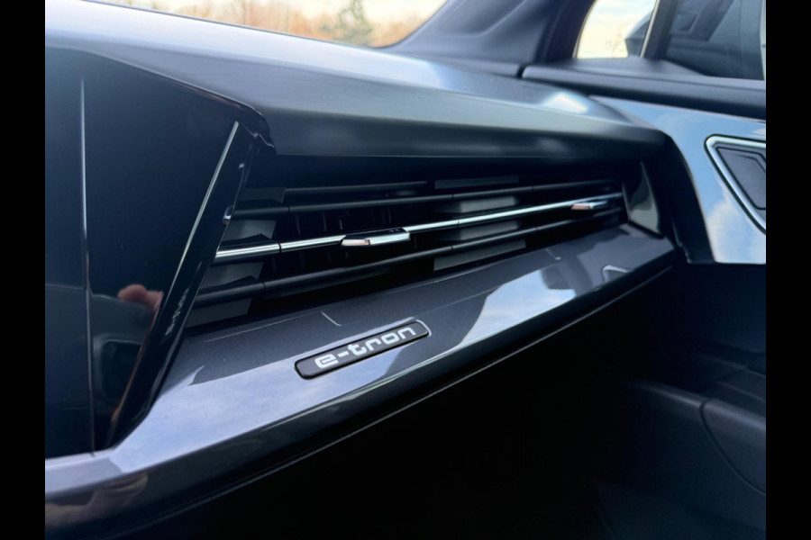Audi Q4 e-tron 40 S edition 77 kWh, 2 X S-LINE, soh 97%, electr trekhaak, achteruitrijcamera, , 1 e eigenaar, NL auto met nap