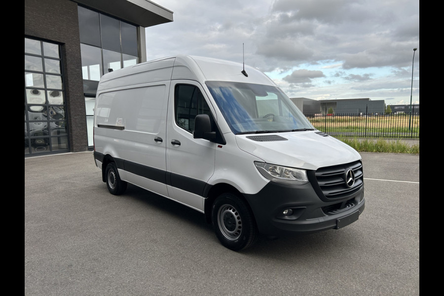 Mercedes-Benz Sprinter 317 CDI L2 H2 2800KG Trekhaak / MBUX / Camera / Navigatie / Stand kachel / Airco / 270 Graden achterdeuren