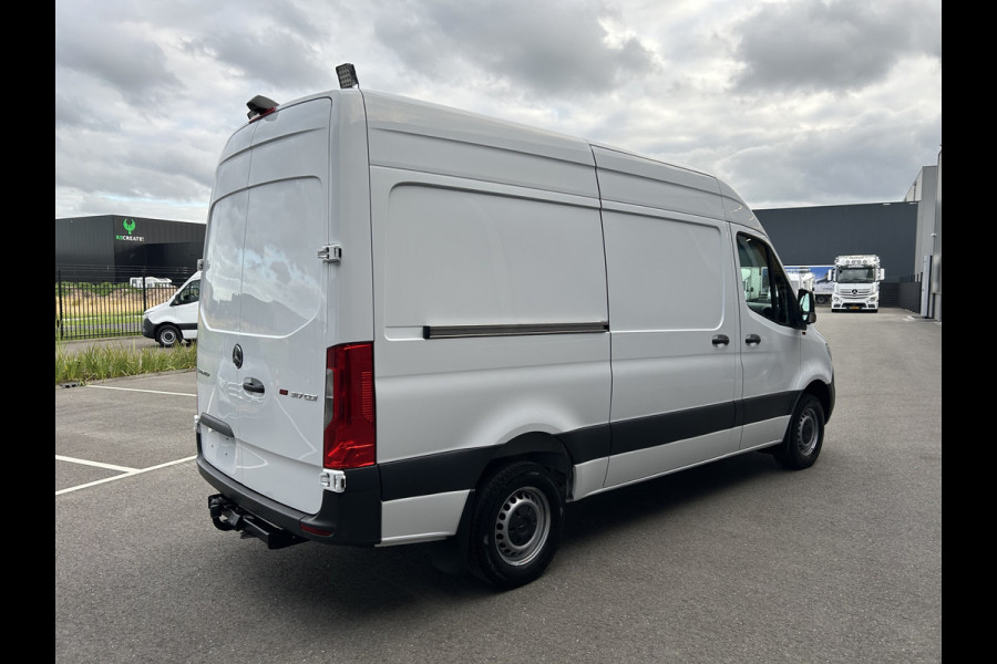 Mercedes-Benz Sprinter 317 CDI L2 H2 2800KG Trekhaak / MBUX / Camera / Navigatie / Stand kachel / Airco / 270 Graden achterdeuren