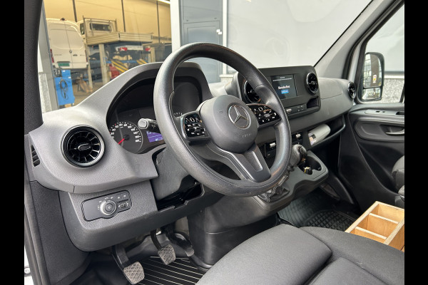 Mercedes-Benz Sprinter 317 CDI L2 H2 2800KG Trekhaak / MBUX / Camera / Navigatie / Stand kachel / Airco / 270 Graden achterdeuren