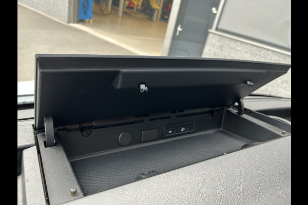 Mercedes-Benz Sprinter 317 CDI L2 H2 2800KG Trekhaak / MBUX / Camera / Navigatie / Stand kachel / Airco / 270 Graden achterdeuren