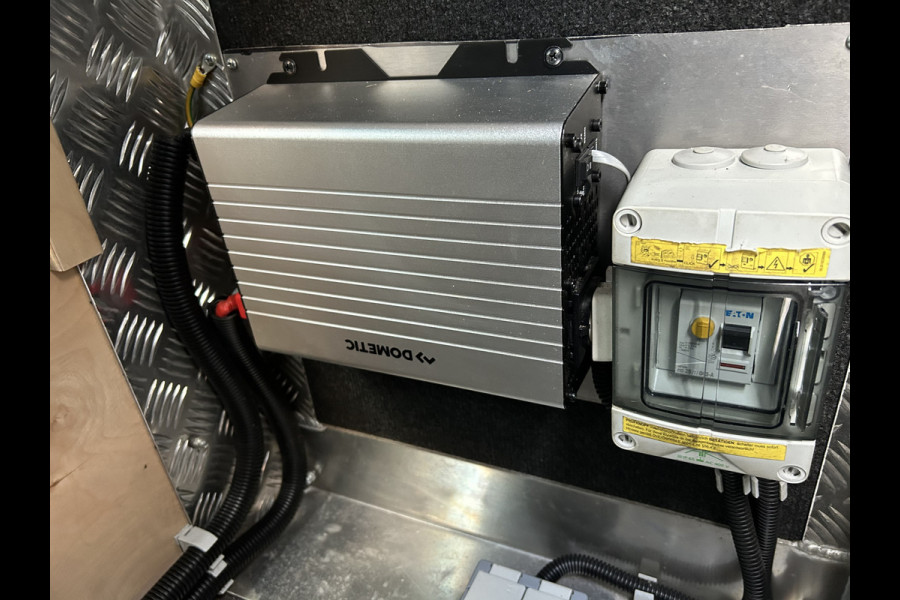 Mercedes-Benz Sprinter 317 CDI L2 H2 2800KG Trekhaak / MBUX / Camera / Navigatie / Stand kachel / Airco / 270 Graden achterdeuren