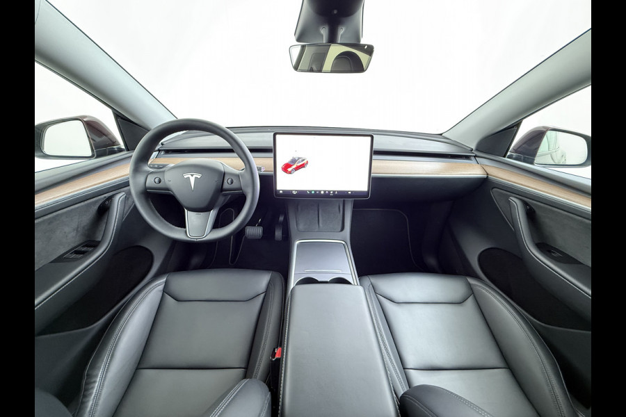 Tesla Model Y Long Range AWD 75kWh SOH 95% Warmtepomp Matrix-Led Leder Navi Ecc Premium Audio Stoel+Stuurverwarming Autopilot Adaptieve Cruise Memory Intel Atom® Processor Achterbank verwarmd 4WD Elek.Stoelen+Achterklep Zeer complete Model Y in de speciale kleur Midnight Cherry Red.