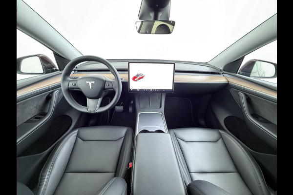 Tesla Model Y Long Range AWD 75kWh SOH 95% Warmtepomp Matrix-Led Leder Navi Ecc Premium Audio Stoel+Stuurverwarming Autopilot Adaptieve Cruise Memory Intel Atom® Processor Achterbank verwarmd 4WD Elek.Stoelen+Achterklep Zeer complete Model Y in de speciale kleur Midnight Cherry Red.