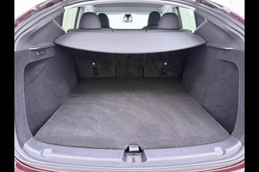 Tesla Model Y Long Range AWD 75kWh SOH 95% Warmtepomp Matrix-Led Leder Navi Ecc Premium Audio Stoel+Stuurverwarming Autopilot Adaptieve Cruise Memory Intel Atom® Processor Achterbank verwarmd 4WD Elek.Stoelen+Achterklep Zeer complete Model Y in de speciale kleur Midnight Cherry Red.