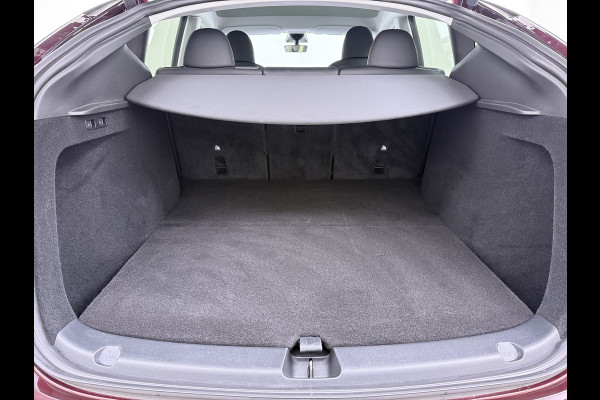 Tesla Model Y Long Range AWD 75kWh SOH 95% Warmtepomp Matrix-Led Leder Navi Ecc Premium Audio Stoel+Stuurverwarming Autopilot Adaptieve Cruise Memory Intel Atom® Processor Achterbank verwarmd 4WD Elek.Stoelen+Achterklep Zeer complete Model Y in de speciale kleur Midnight Cherry Red.