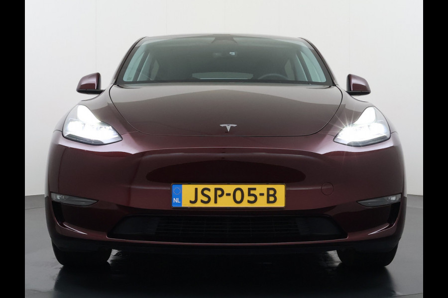 Tesla Model Y Long Range AWD 75kWh SOH 95% Warmtepomp Matrix-Led Leder Navi Ecc Premium Audio Stoel+Stuurverwarming Autopilot Adaptieve Cruise Memory Intel Atom® Processor Achterbank verwarmd 4WD Elek.Stoelen+Achterklep Zeer complete Model Y in de speciale kleur Midnight Cherry Red.