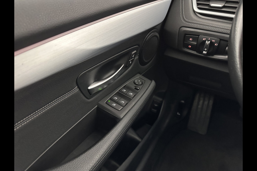 BMW 2 Serie Active Tourer 216d Sportline Corporate Lease High Executive Aut. *LEATHER | FULL-LED | HEATED-SPORTSEATS | NAVI-FULLMAP | ECC | HEAD-UP | PDC | CRUISE | 18''ALU*