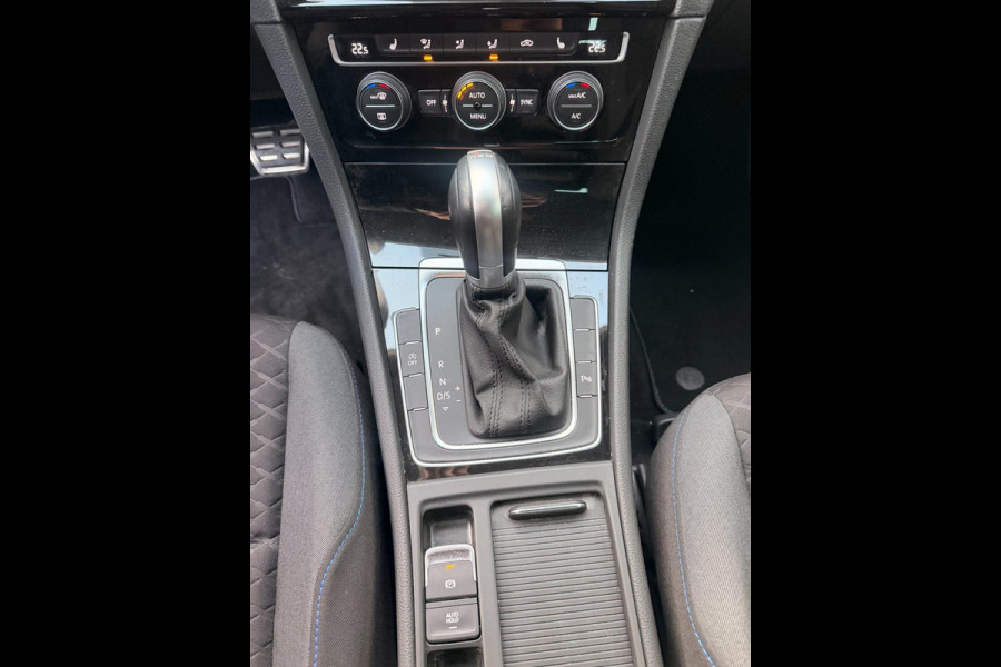 Volkswagen Golf 1.5 TSI Highline 7.5 DSG Join Stoelverw Clima Parkpilot Xenon Front assist