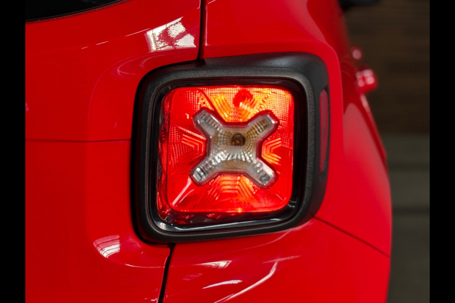 Jeep Renegade 1.4 MultiAir Night Eagle II Limited Automaat | Trekhaak | Navigatie | Adaptive Cruise Control | PDC voor + achter