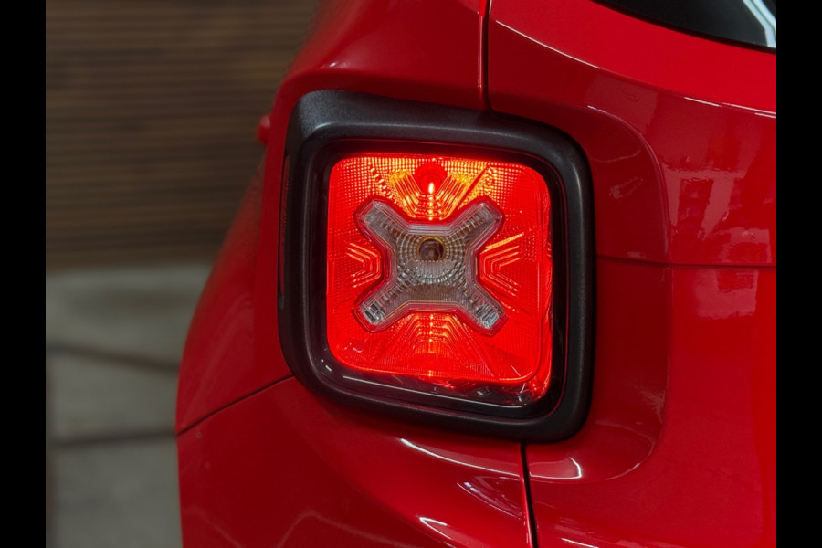 Jeep Renegade 1.4 MultiAir Night Eagle II Limited Automaat | Trekhaak | Navigatie | Adaptive Cruise Control | PDC voor + achter