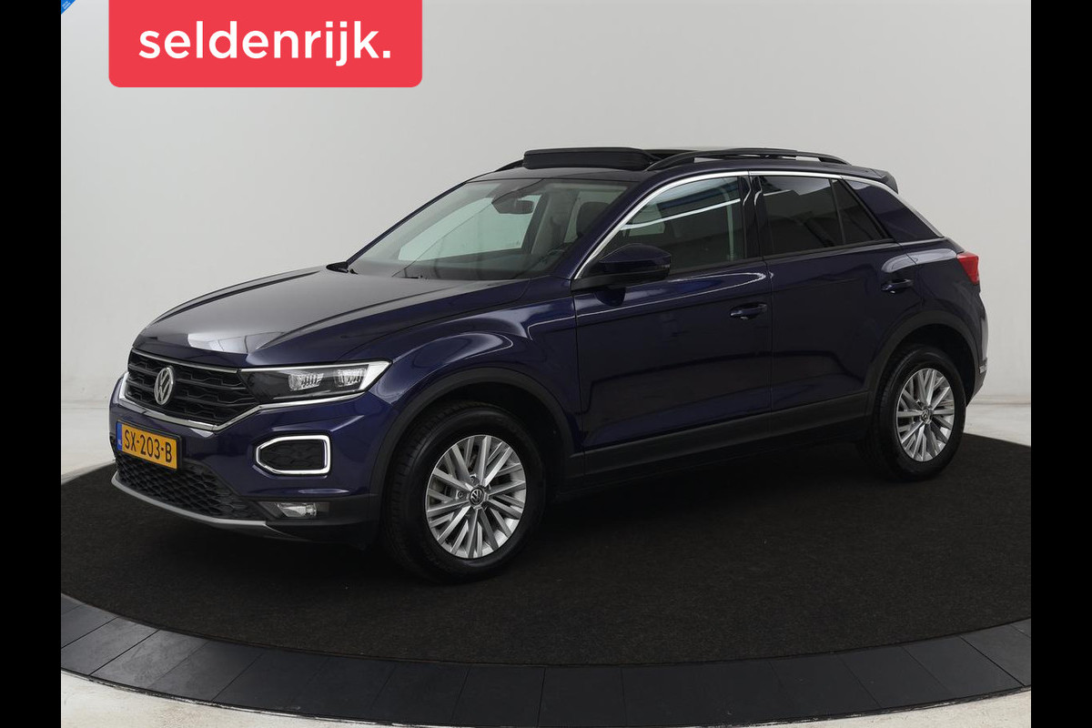 Volkswagen T-Roc 1.5 TSI Style | Panoramadak | Trekhaak | Full LED | Carplay | Adaptive cruise | Navigatie | Airco | Parkeerhulp | Bluetooth