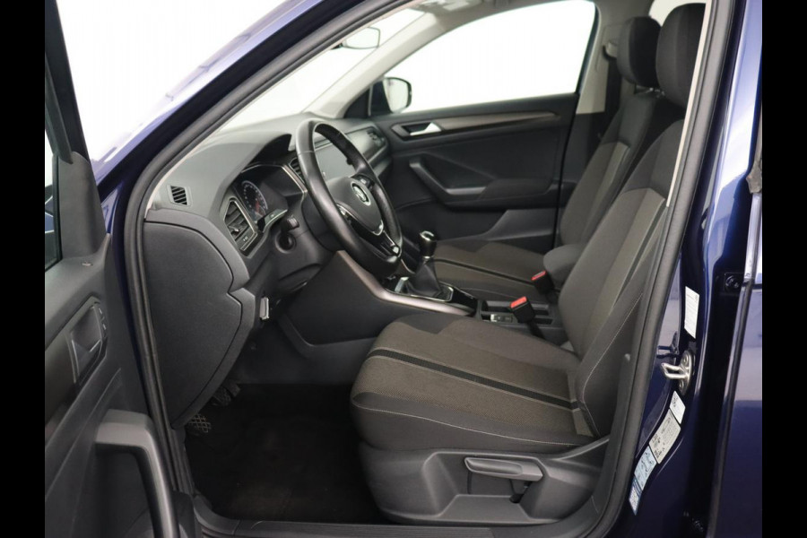 Volkswagen T-Roc 1.5 TSI Style | Panoramadak | Trekhaak | Full LED | Carplay | Adaptive cruise | Navigatie | Airco | Parkeerhulp | Bluetooth