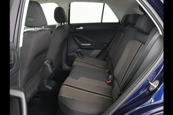 Volkswagen T-Roc 1.5 TSI Style | Panoramadak | Trekhaak | Full LED | Carplay | Adaptive cruise | Navigatie | Airco | Parkeerhulp | Bluetooth
