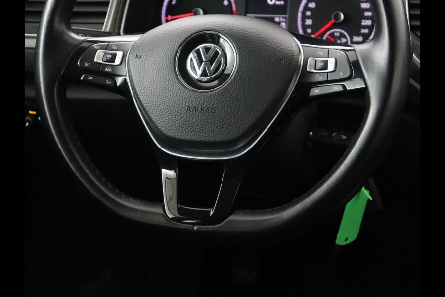 Volkswagen T-Roc 1.5 TSI Style | Panoramadak | Trekhaak | Full LED | Carplay | Adaptive cruise | Navigatie | Airco | Parkeerhulp | Bluetooth