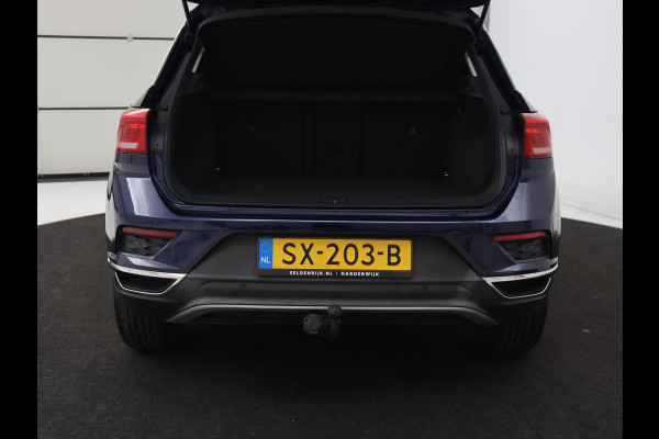 Volkswagen T-Roc 1.5 TSI Style | Panoramadak | Trekhaak | Full LED | Carplay | Adaptive cruise | Navigatie | Airco | Parkeerhulp | Bluetooth