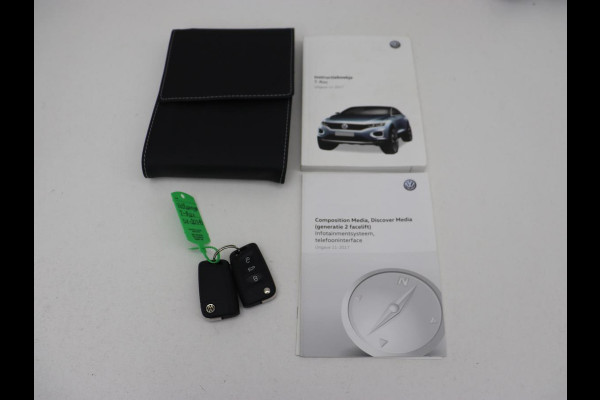 Volkswagen T-Roc 1.5 TSI Style | Panoramadak | Trekhaak | Full LED | Carplay | Adaptive cruise | Navigatie | Airco | Parkeerhulp | Bluetooth