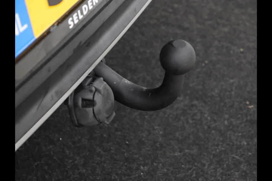 Volkswagen T-Roc 1.5 TSI Style | Panoramadak | Trekhaak | Full LED | Carplay | Adaptive cruise | Navigatie | Airco | Parkeerhulp | Bluetooth