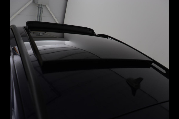 Volkswagen T-Roc 1.5 TSI Style | Panoramadak | Trekhaak | Full LED | Carplay | Adaptive cruise | Navigatie | Airco | Parkeerhulp | Bluetooth