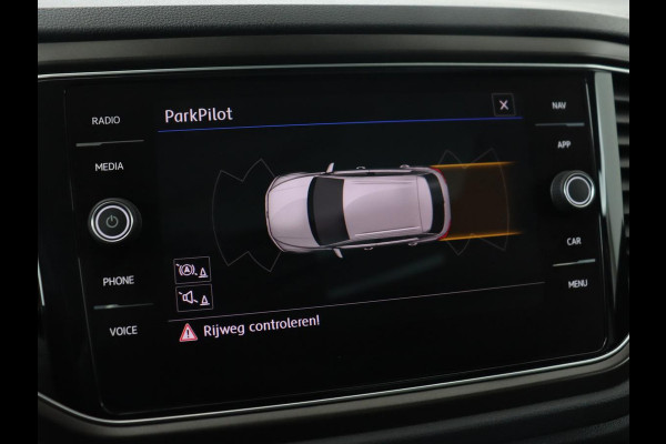 Volkswagen T-Roc 1.5 TSI Style | Panoramadak | Trekhaak | Full LED | Carplay | Adaptive cruise | Navigatie | Airco | Parkeerhulp | Bluetooth