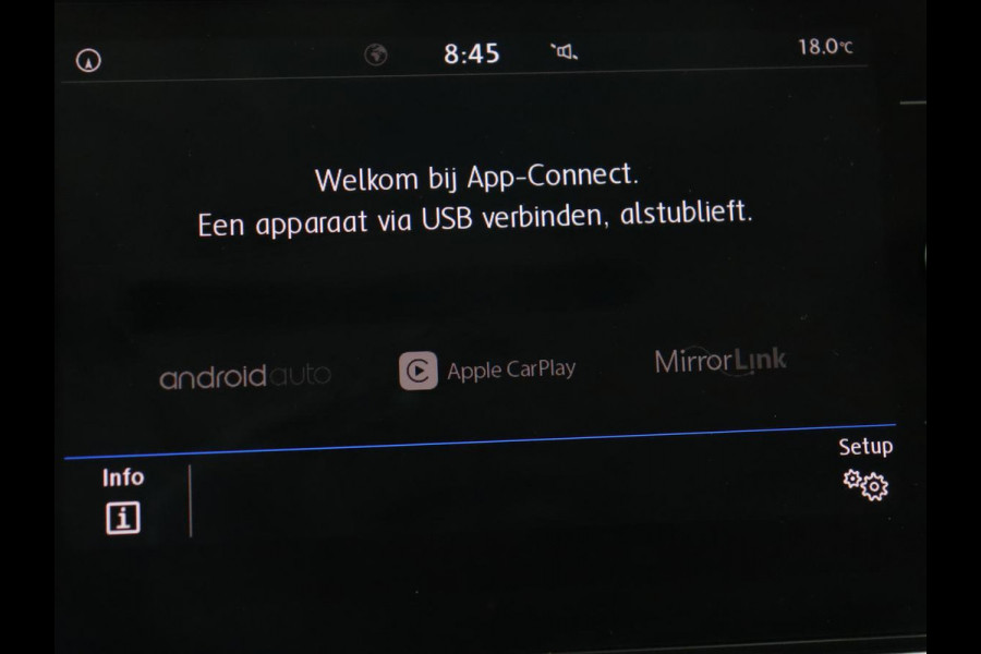 Volkswagen T-Roc 1.5 TSI Style | Panoramadak | Trekhaak | Full LED | Carplay | Adaptive cruise | Navigatie | Airco | Parkeerhulp | Bluetooth