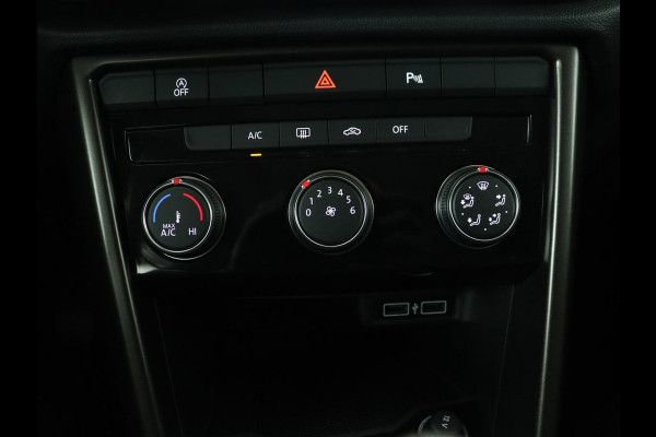 Volkswagen T-Roc 1.5 TSI Style | Panoramadak | Trekhaak | Full LED | Carplay | Adaptive cruise | Navigatie | Airco | Parkeerhulp | Bluetooth